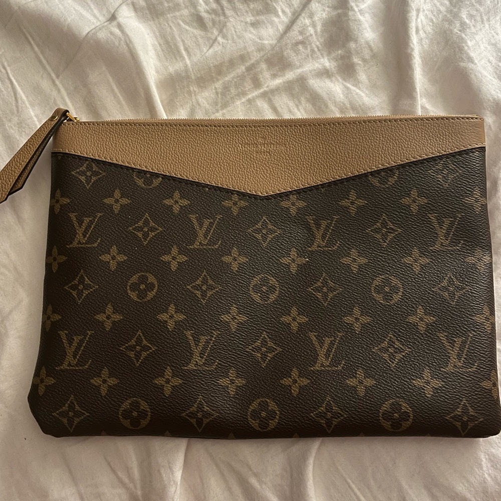 Louis Vuitton Daily Pouch